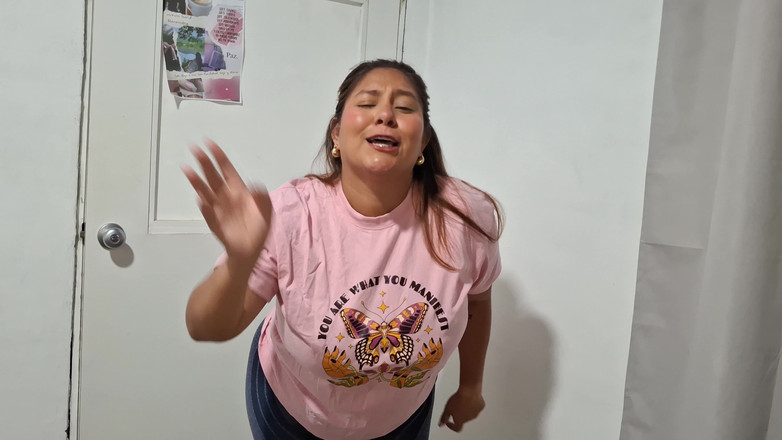 SugarPose: Sapphire soyunuyor ve dildoya biniyor