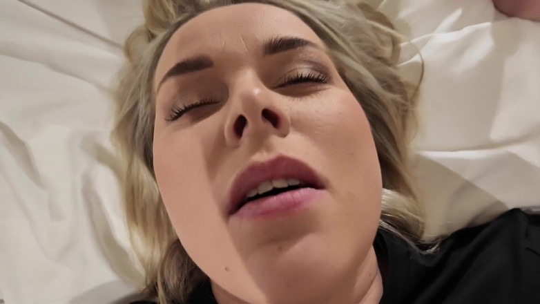 Amateur Homemade Porn: Fucking My Young Stepmom While Stepdaddy Is at Work