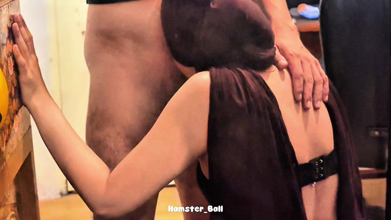 Hamster_Ball: Pembantu malaysia lagi asik nyepong kontol saat hujan deras