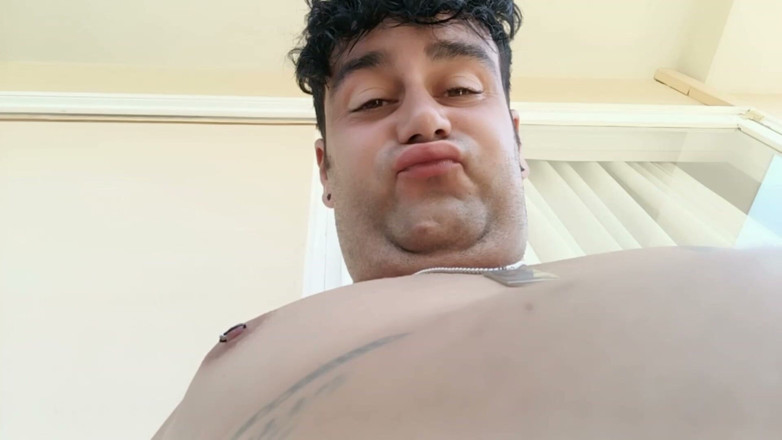 Idmir Sugary: Eu amo meu look gordo - queixo duplo, peito grande e...