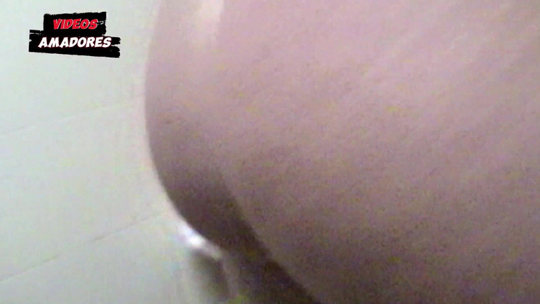 Amateurs videos: Banyoda aldatıyor