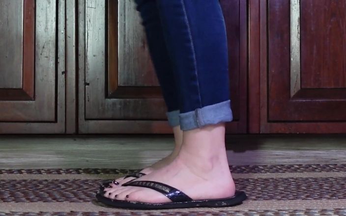 Raven Willow: Știu că îți bat pula la sunetul acestor vechi flipflops sfâșiate