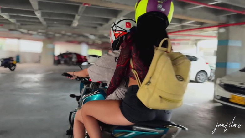Imalexapink: Aku mau muasin diriku! Aku lagi asik fingering memek besaaku...