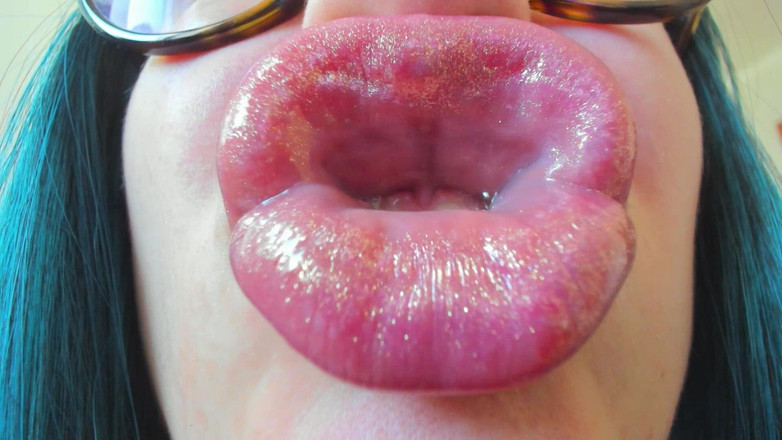 Rarible Diamond: Glänzende lippen in nahaufnahme pouting