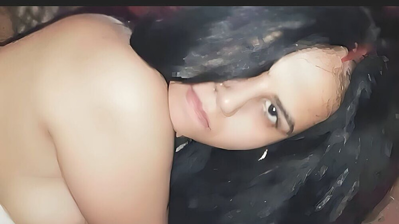 Hot Sis: Latika Tvrdý sex Zezadu