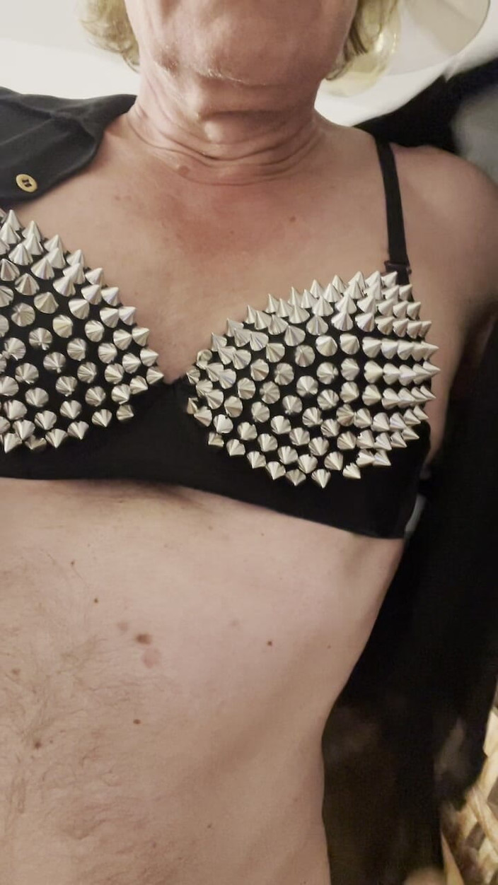 Mitchie: Nadržený wanked v horké dámské kalhotky - girl balls pěkně zabalené