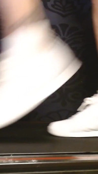 Reebok Princess Sneakers - Meias com babados andando
