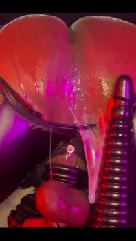 Bouncing and Farting on Dong