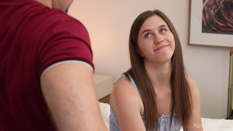 Karups Hometown Amateurs: La mora fumatrice seduce il suo fratellastro per ingelosire il...
