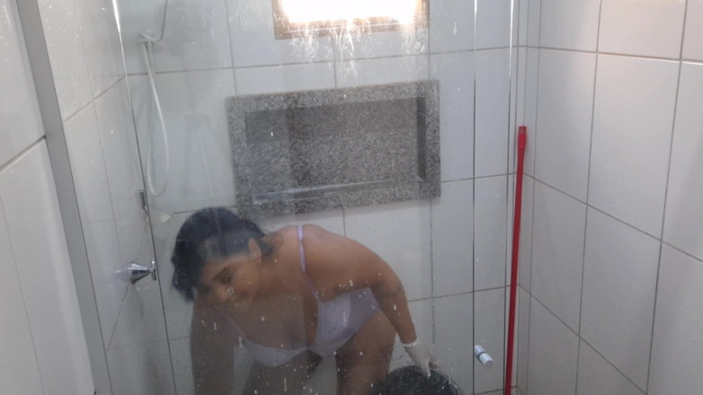 Casal Mattos: Pelacur di kamar mandi: Istri saya memamerkan keringat dan menunjukkan...