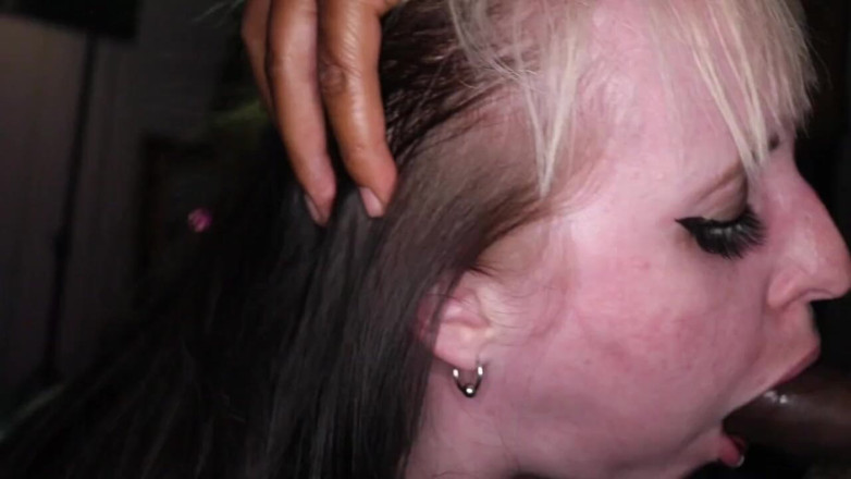 King Cure TV: Lilith consigue garganta follada y coño preñado
