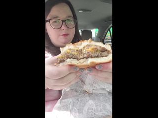 SSBBW Lady Brads: Umplutura grasă a unei femei super-mari și frumoase din Burger King