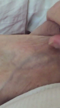Berseronok footjob dengan makcik Ann Joi