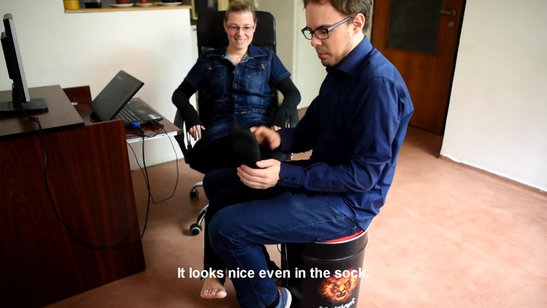Czech Soles - foot fetish content: Angajată cu picioare sexy inspectată
