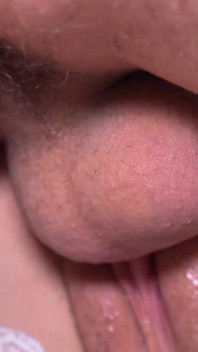 Su primera experiencia anal con el abuelo cachondo