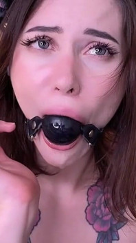 POV: 리모컨 바이브레이터로 나를 두 번 사정하게 만들고 있어