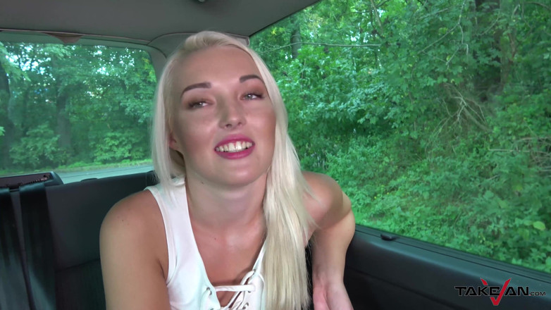 Take Van: Blondine abgeholt, gefickt und nackt rausgeschmissen