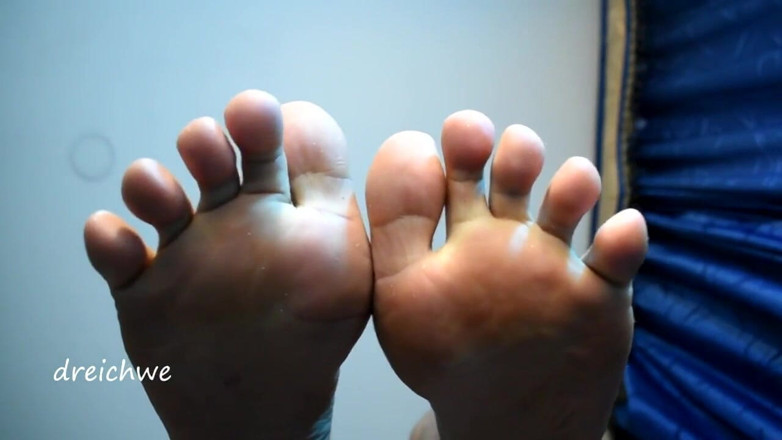 Dreichwe: Big feet