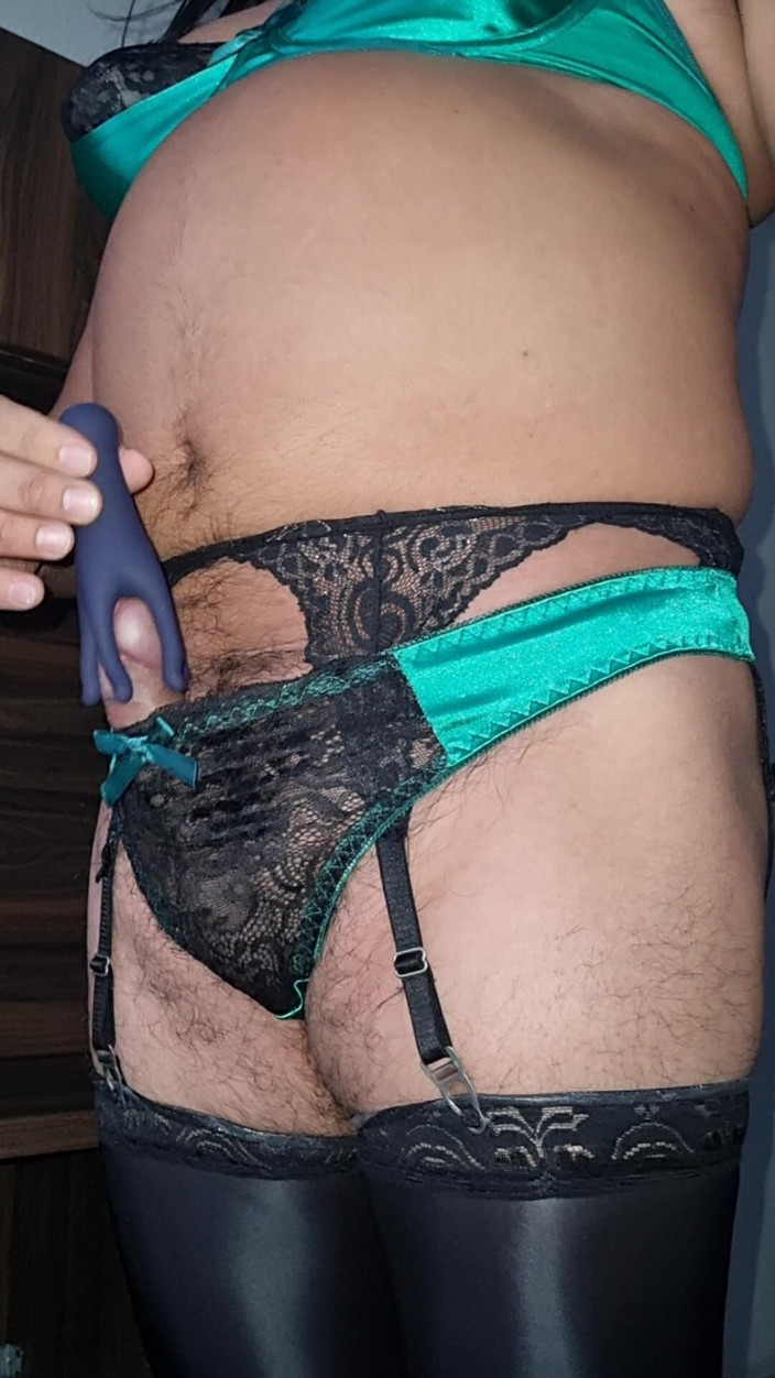 My panties: Зелені атласні колготки з чорним мереживом, сіссікум з вібратором