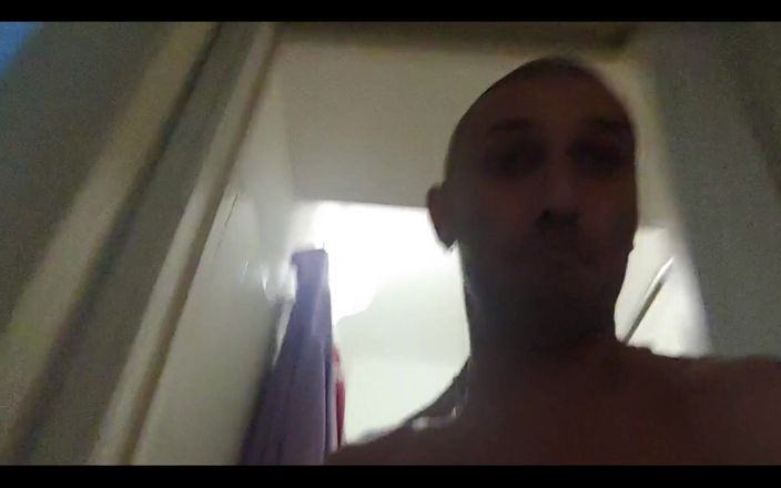 Boy jerking off: Tôi chỉ nói tiếng Ý