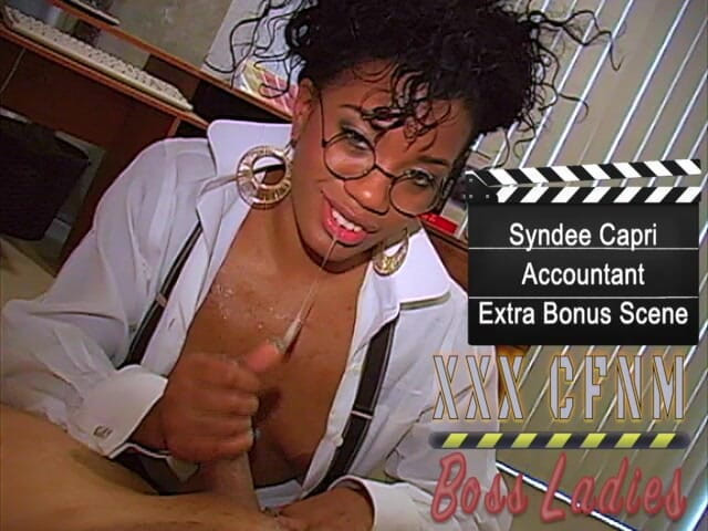 Videowood: Syndee Capri - contadora