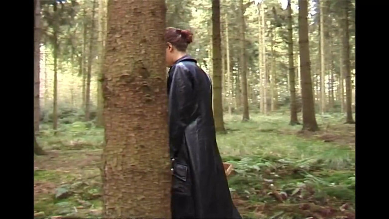 Absolute BDSM films - The original: Peituda gata mandada para a floresta nua