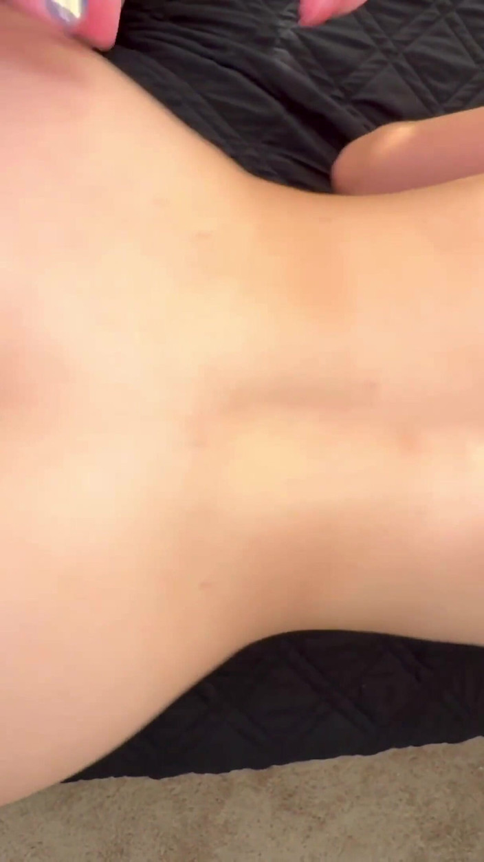 Booty_nbeast: 남편을 따먹는 동안 셔츠를 입고 있는 바람둥이 소녀