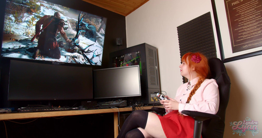 Lyndra Lynn: Gadis gamer terangsang