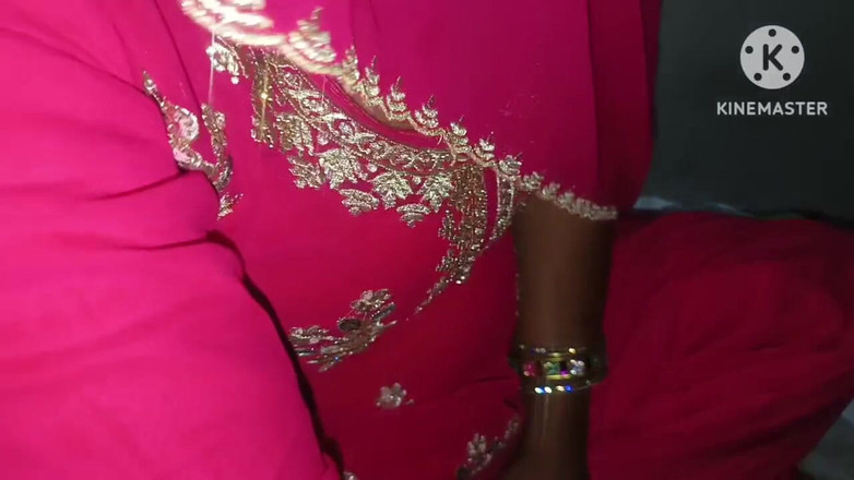 Savita5343: Indická nevlastní matka je tvrdě ošukána v kuchyni - drsný sex