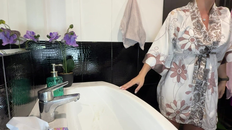 Hottie goddess: Femeie bolnavă îngălțuire