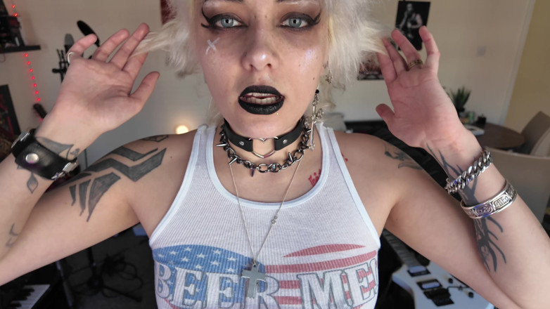 Glitterqueen1999: Muzyczne różnice - Ustalanie basisty Sph klapsy femdom