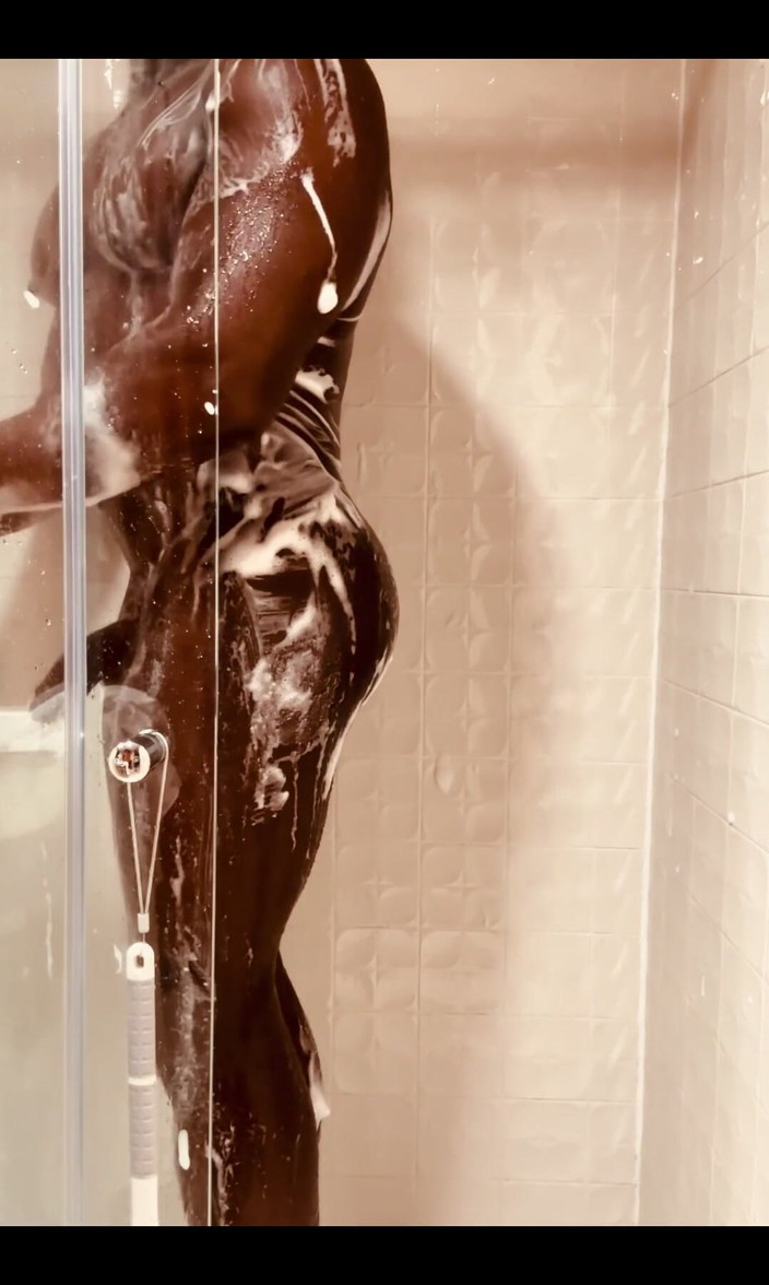 Afro Black XXX: Bergabunglah denganku di kamar mandi