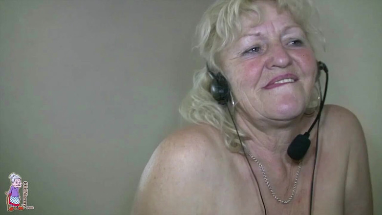 Old Nanny: Готова до ню-тренування