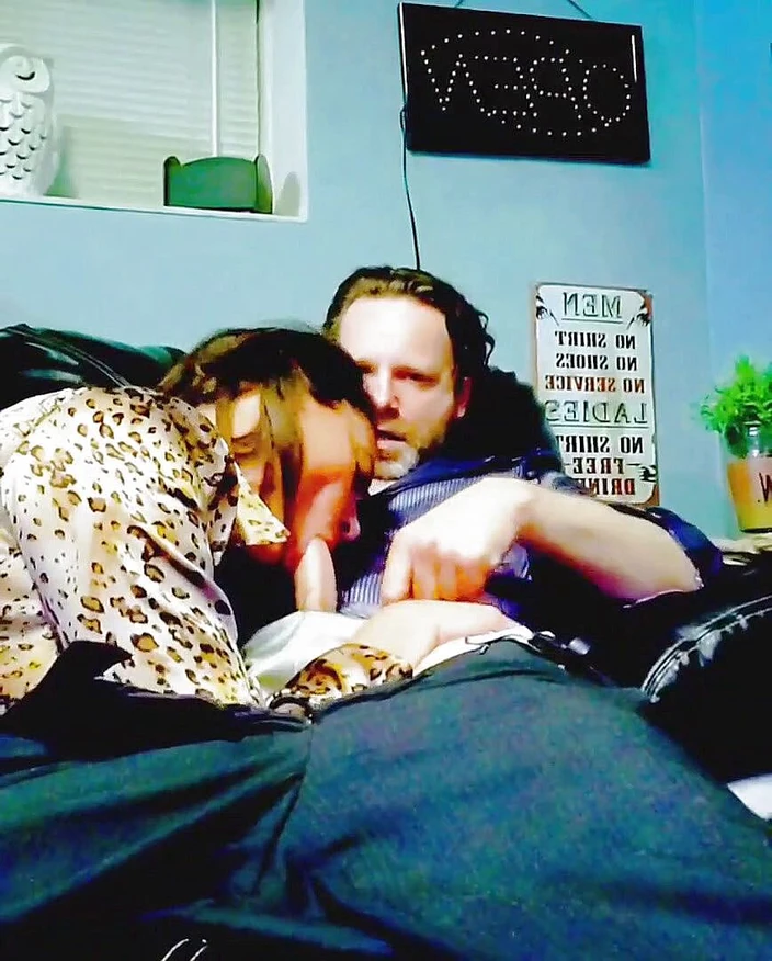 Satin Fetish King: Seksowna satynowa milf brunetka kutas w błyszczącej satynowej bluzce