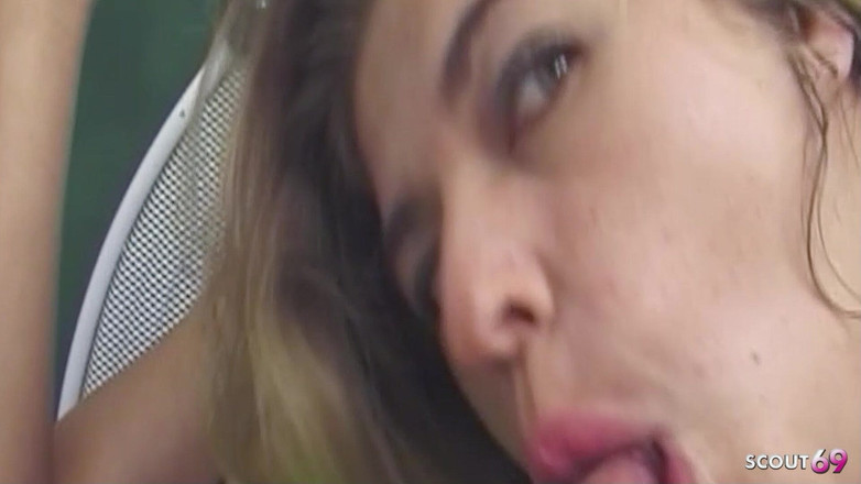 Shemale TS Collection: Une MILF sexy à gros nichons reçoit une bite trans dans...