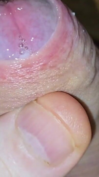 มือสวยที่มีน้ําหล่อลื่นและน้ําหล่อลื่น เย็ดหน้ากล้อง