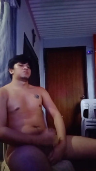 Ach nevlastní tati, nech mě tě dnes večer ošukat! Masturbace twink, sténání a stříkání