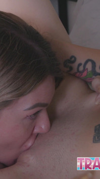 Ashley Aspen utilise sa bite bien dure pour un creampie