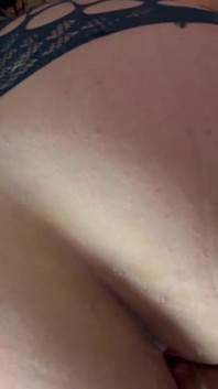 ¡Mi esposo cornudo me folla con el semen de otro chico!