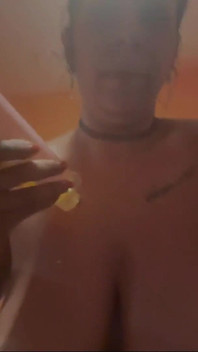 Tetas aceite show y masturbarse