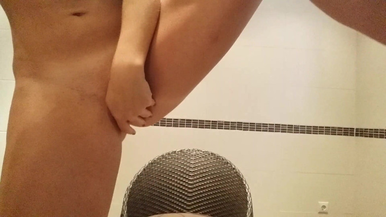 Deine Prinzessin: Autosfacción con sorpresa de mi coño