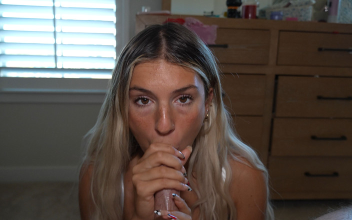 Ambie Bambii: Awek kolej diliputi mukanya dengan air mani!