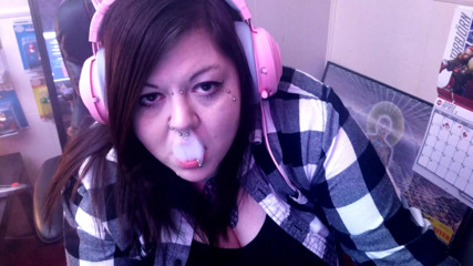 Gidget X: Vaping & ignoring you