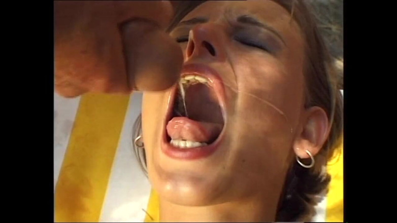 Deutschland porn: Pelacur miang yang cantik berkongkek dengan tiga lelaki dengan zakar...