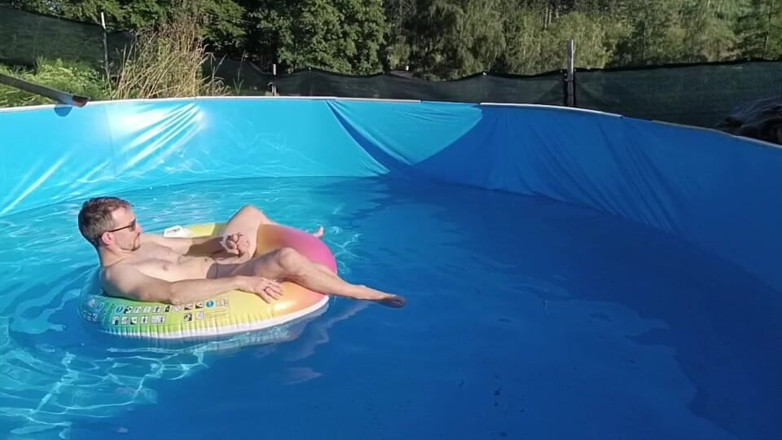 kickerscooter: Wet Summer Ride. Handjob in the Pool