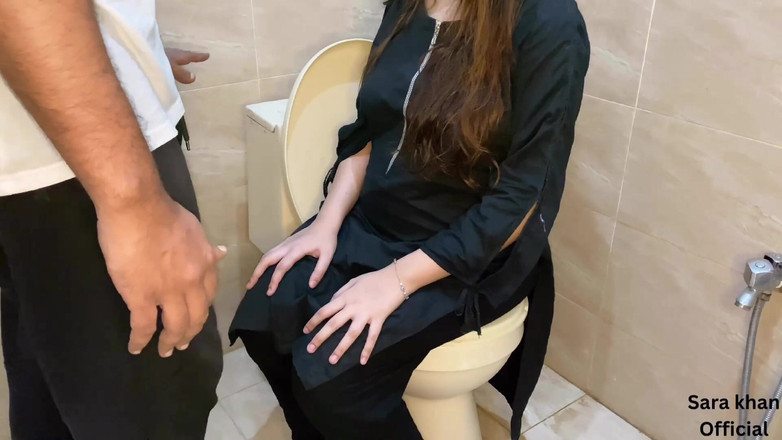 Sarakhan: Pakistano jeju scopa la sua calda latina sali in bagno (audio...