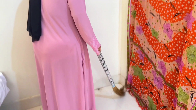 Aria Mia: Hotell svepande tjej fångade mig ryckandes av då jag överraskar att...