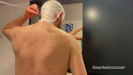 Beardedcummer: Ayah beruang mencukur kepala botaknya, tiada air mani