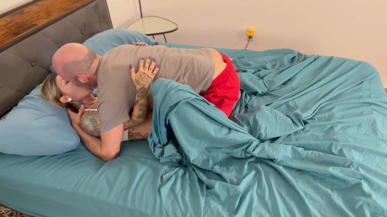 Island Boy Vids: Ochtend wakker worden met Summer Raez