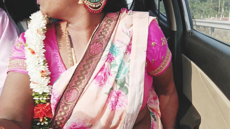Telugu honey lips: 丝绸阿姨车性爱，泰卢固肮脏的谈话，第1集，第3部分，性感的纱丽泰卢固丝绸阿姨与男孩朋友。